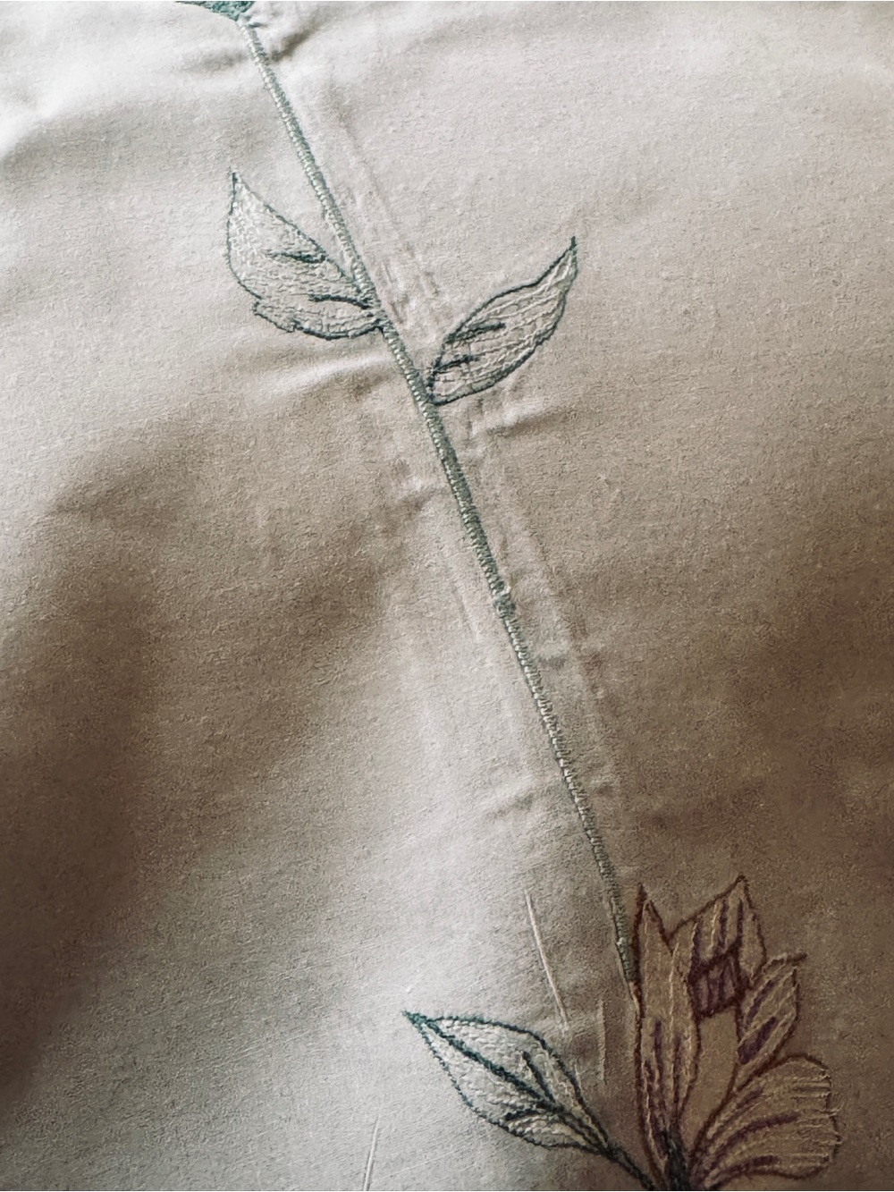 Elegant Floral Embroidered Tablecloth
 - Light Cream - Picture 3 of 6